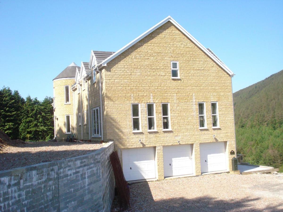 Rowan House Bed Breakfast Main House & Self Contained Self Catering Apartment Cymmer Bagian luar foto