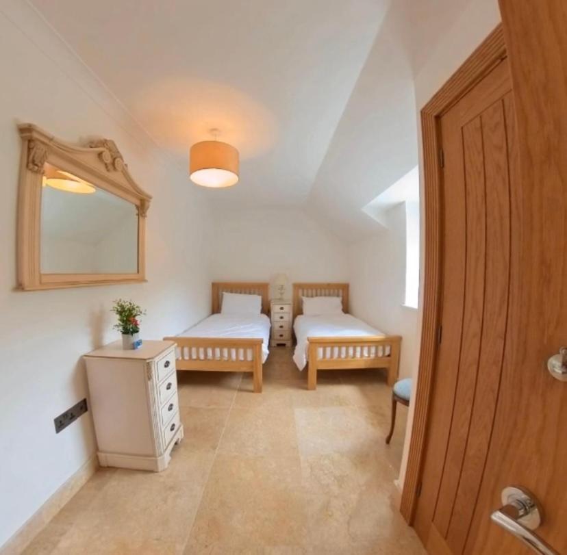 Rowan House Bed Breakfast Main House & Self Contained Self Catering Apartment Cymmer Bagian luar foto