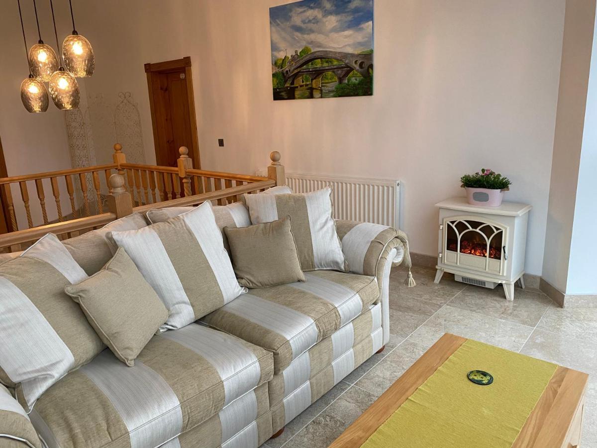 Rowan House Bed Breakfast Main House & Self Contained Self Catering Apartment Cymmer Bagian luar foto