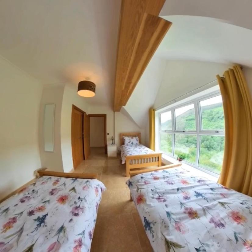 Rowan House Bed Breakfast Main House & Self Contained Self Catering Apartment Cymmer Bagian luar foto