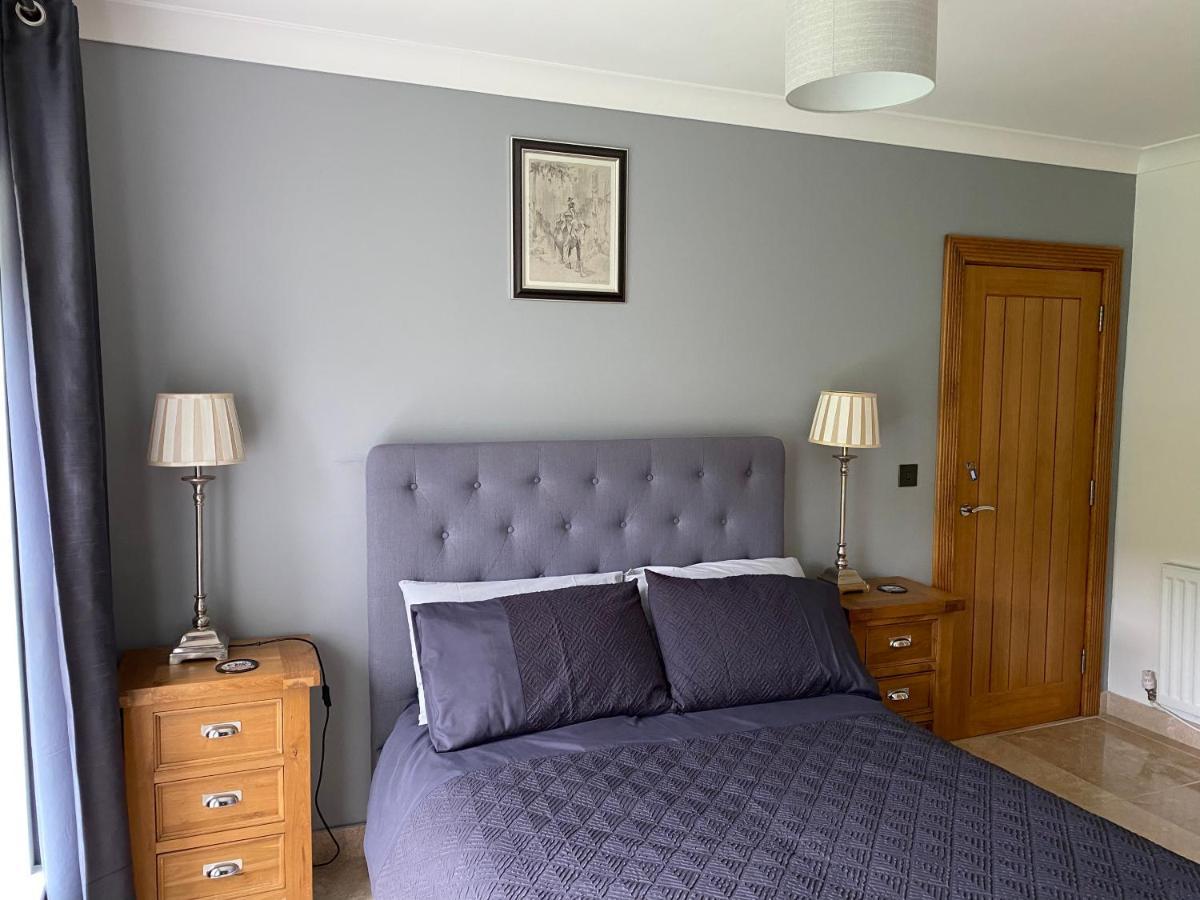 Rowan House Bed Breakfast Main House & Self Contained Self Catering Apartment Cymmer Bagian luar foto