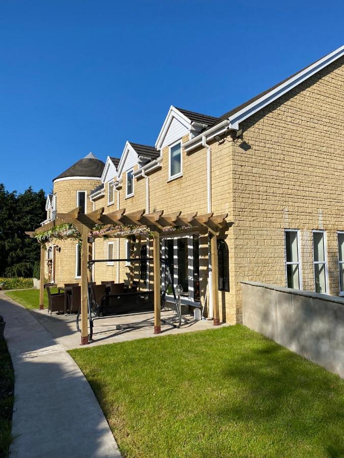 Rowan House Bed Breakfast Main House & Self Contained Self Catering Apartment Cymmer Bagian luar foto