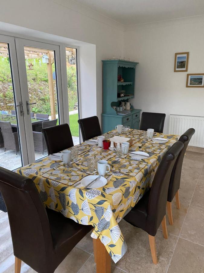 Rowan House Bed Breakfast Main House & Self Contained Self Catering Apartment Cymmer Bagian luar foto